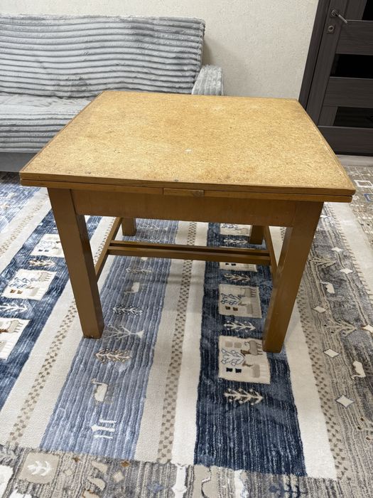 Продается стол