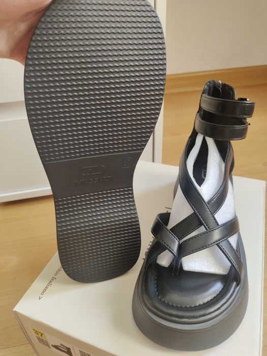 Новые босоножки 37