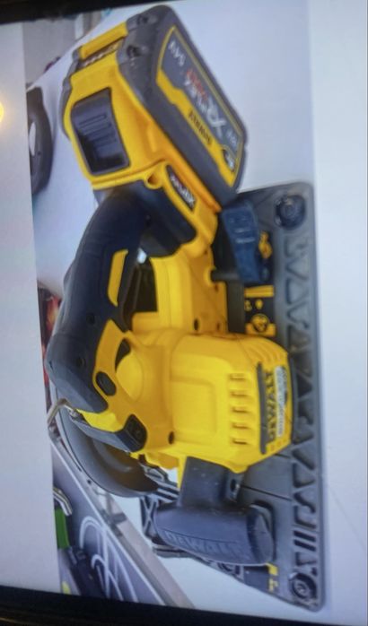 Circular 54V DEWALT DCS 579