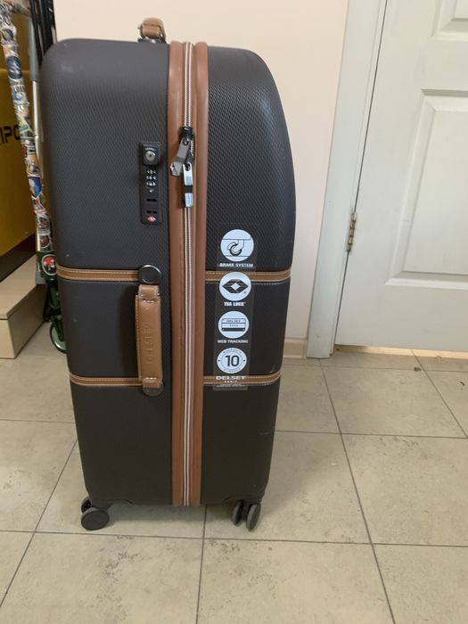 Продаю чемодан в отличном состоянии