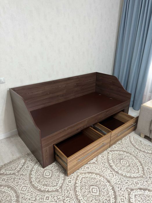 Спальный гарнитур, жилая комната