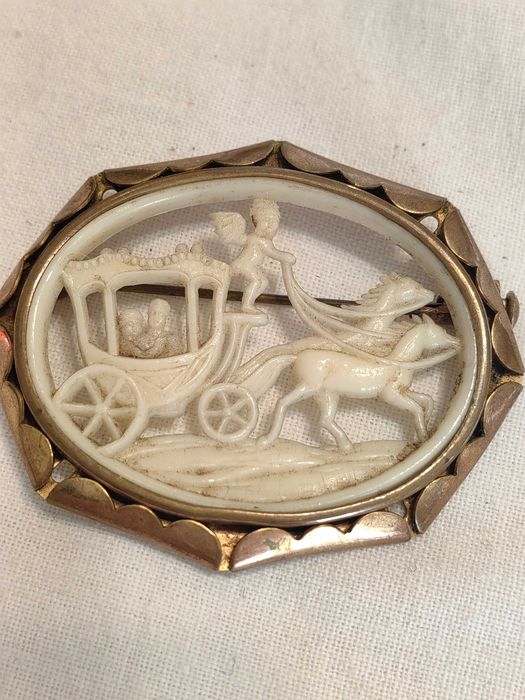 Прекрасна Голяма Старинна Царска Позлатена Брошка