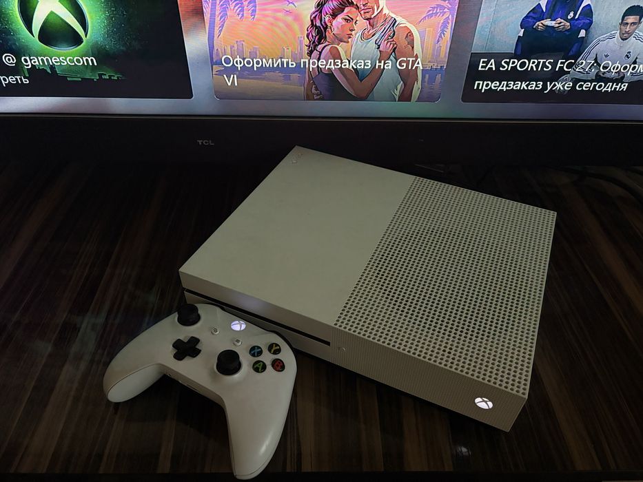 Продаю Xbox one s 1tb