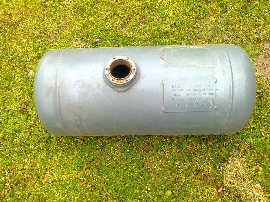 барбекю или бутилка за компресор