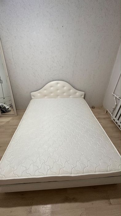 Спальный кровать