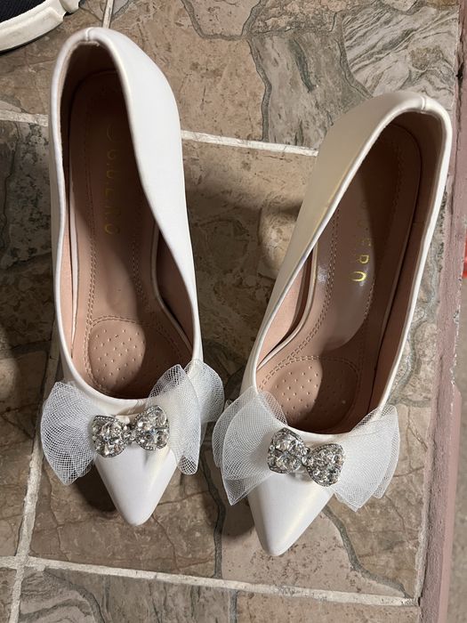 Белые/бежевые туфли