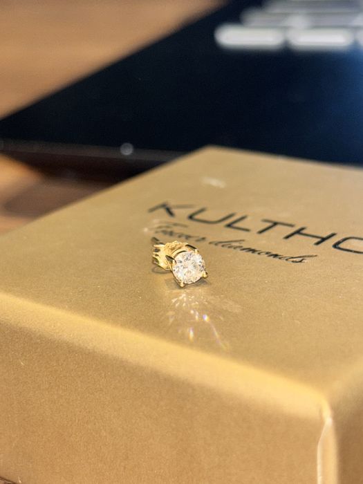 Un Cercel cu diamant natural 0.225 ct kultho