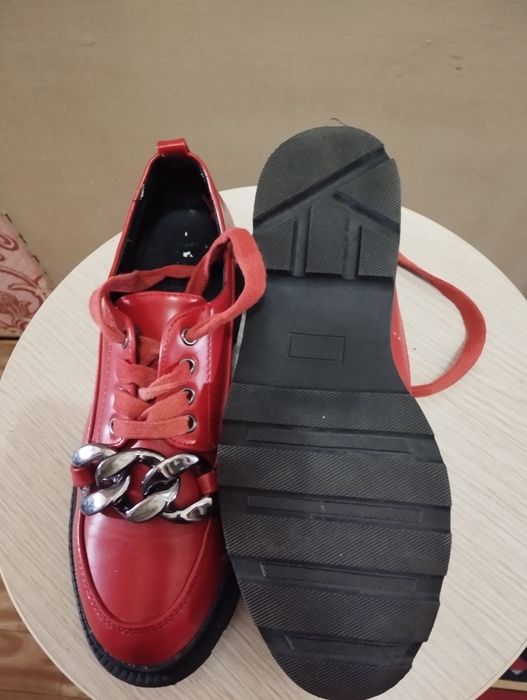 Женские новые туфли.