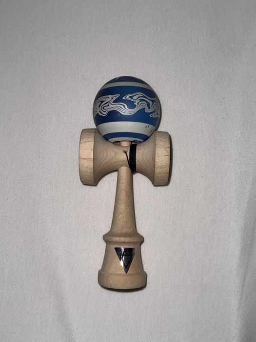 Kendama lotus krom. Tama lotus flow cu ken lambo de la krom negociabil