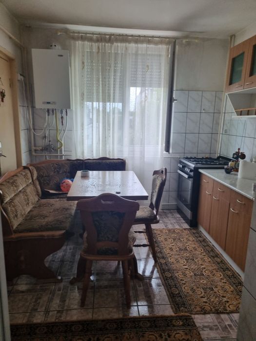 Persoana fizica, vând apartament cu 3 camere mobilat și utilat.
Aparta