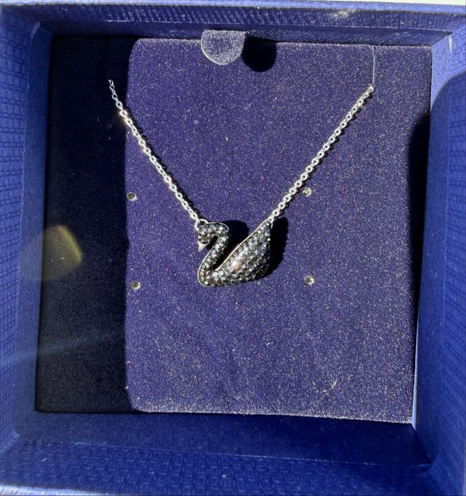 Колие Сваровски / Swarovski с черни камъчета