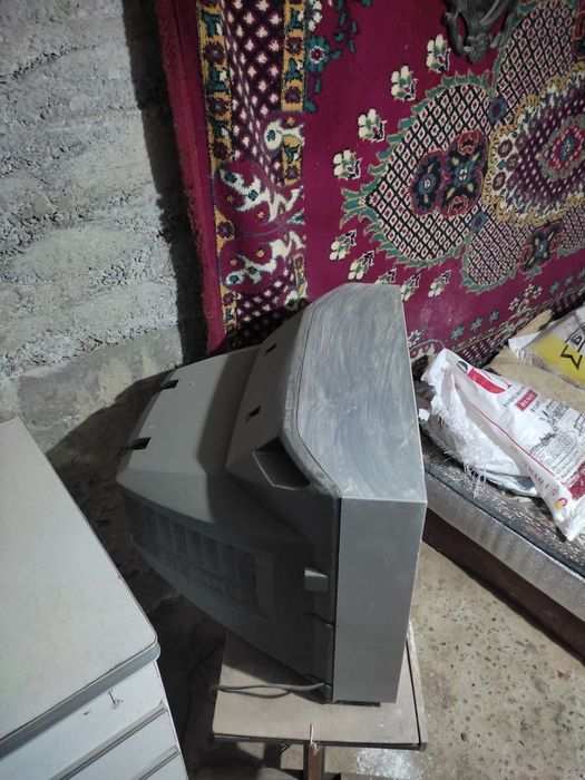 Telivizor sotiladi yaxwi holatda LG Flatron