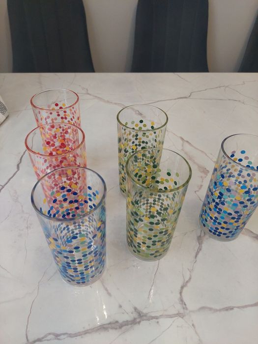 Набор стеклянных бокалов и графина