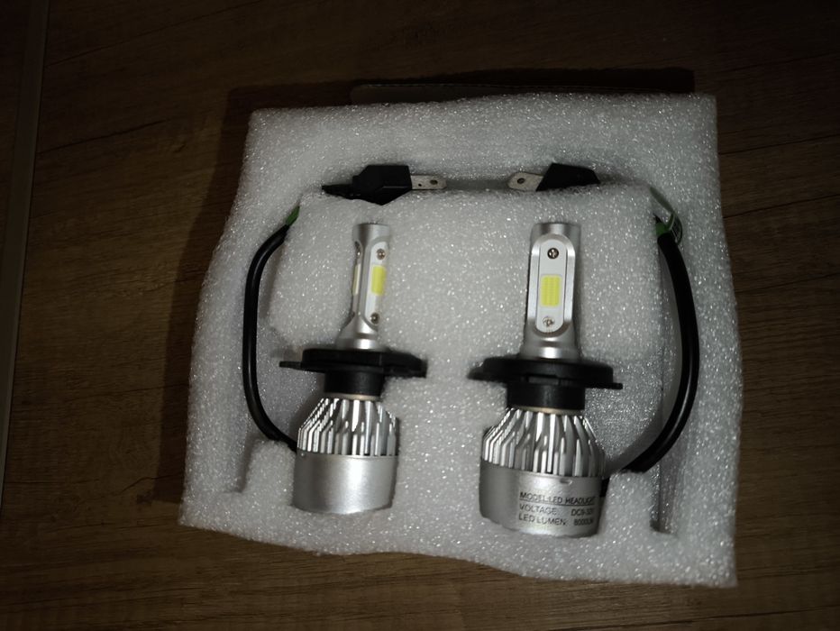 LED крушки H4 лед светлини