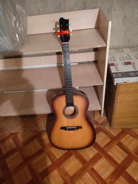 Продам гитару, ковёр, телефон