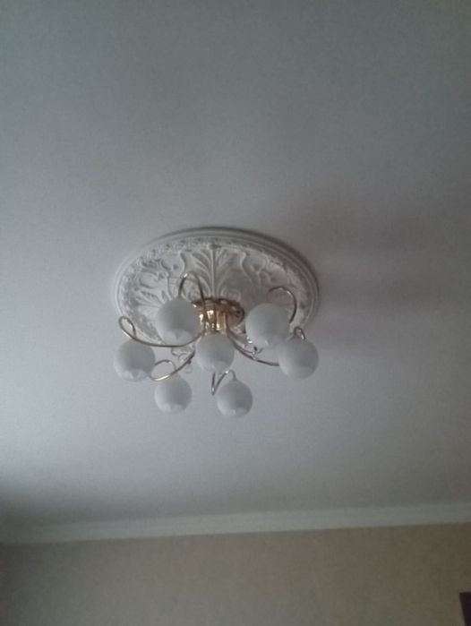 Люстра 2-штуки в идеале.