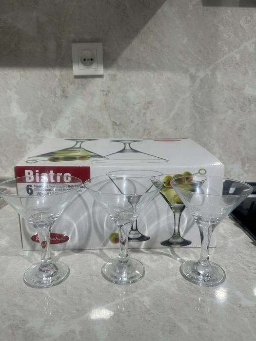 Бокал для Мартини и коктейль