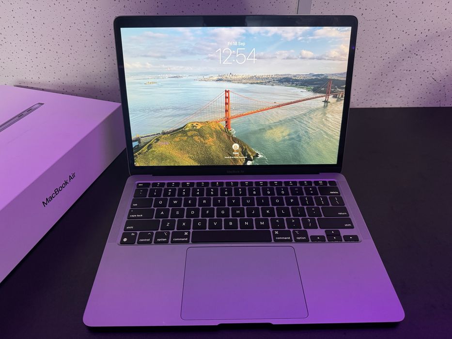 MacBook Air 13" M1 / 8GB / 256GB- Отличное состояние (АКБ 97%)