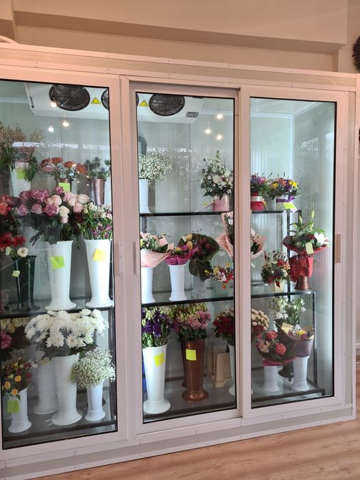 Producem  vitrine profesionale pentru florarie