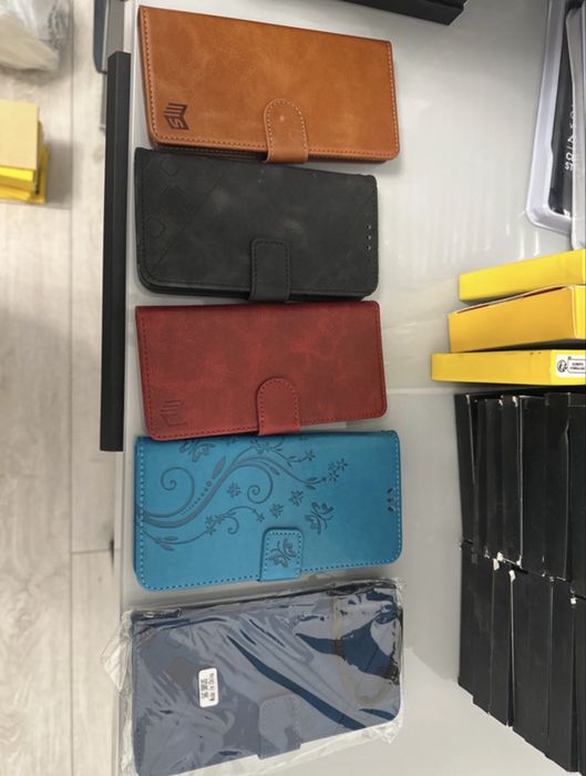 Vand lot de 180 huse de telefon