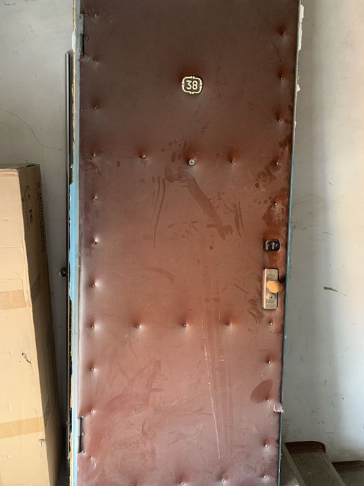 Продам железную дверь