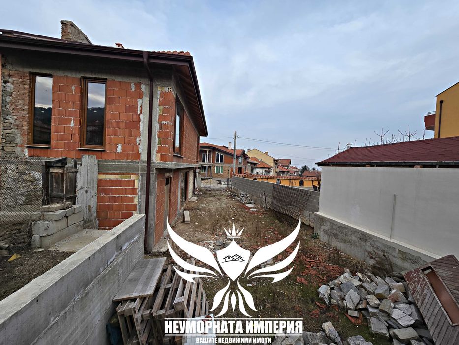 Нова къща 96РЗП и двор 283кв.м. с гараж в Асеновград кв.Долни Воден