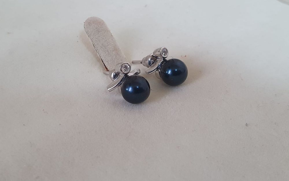 Set aur alb 18k cu diamante naturale si perle