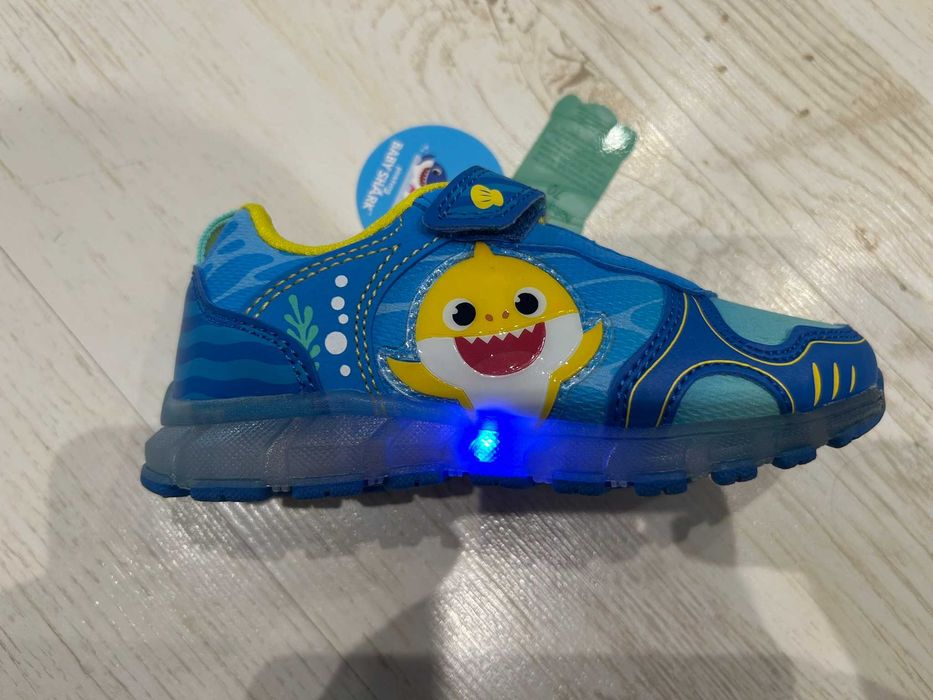 Baby Shark Светещи детски маратонки