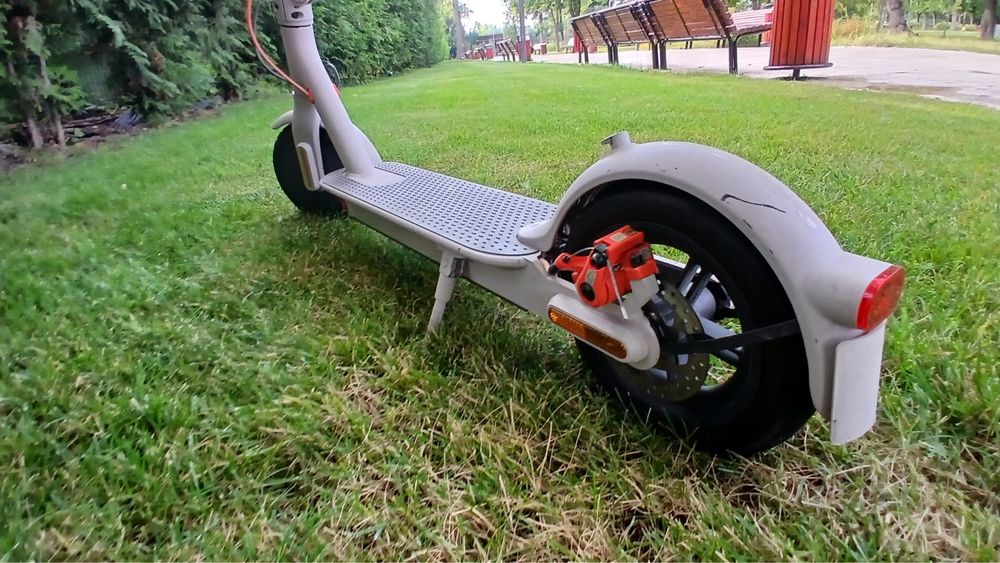 Trotinetă Electrică Xiaomi Pro alb perlat