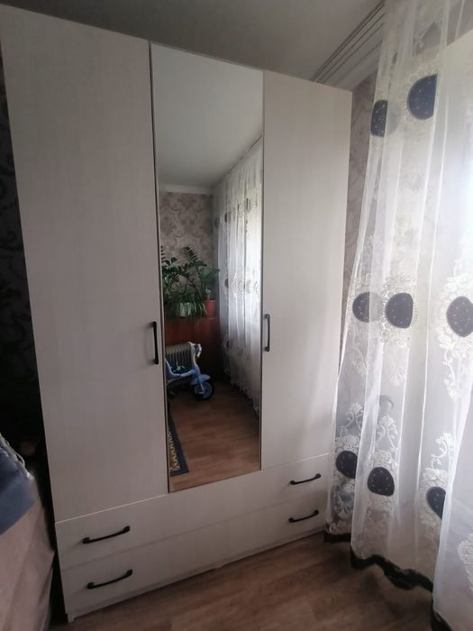 Продается шкаф в отличном состоянии.