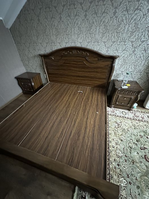 Кровать двухспальная с матрасом
