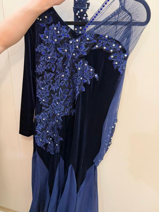 Продам бальное платье в хорошем состоянии