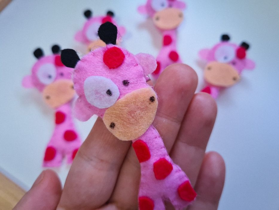 Martisor girafa, din fetru. Set 5 buc.