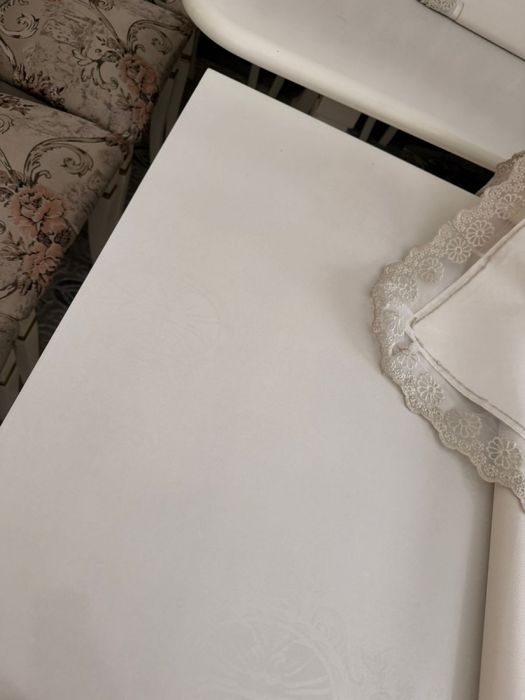 Продам гостиный стол с стулья