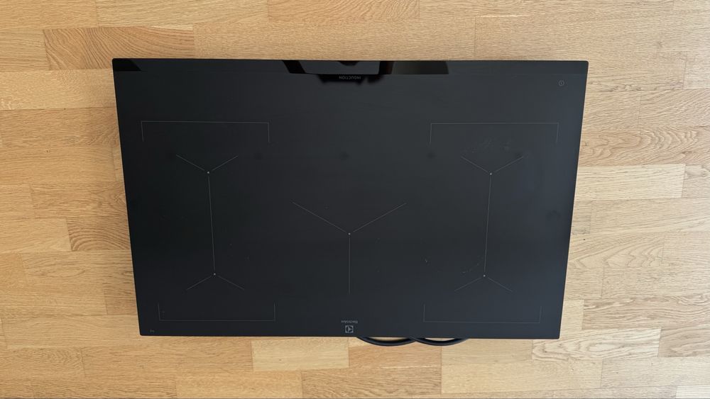 Индукционен плот Electrolux EIV8457 (80 см) – за ремонт / части