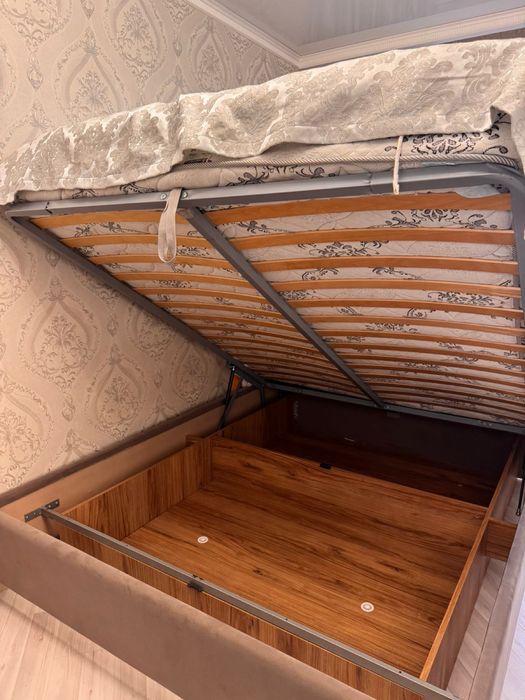 Продам двухспальную кровать