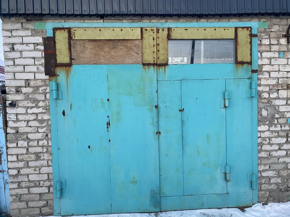 Продам ворота в гараж