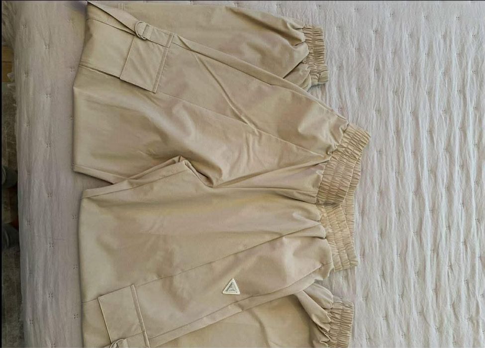 Бежов комплект Guess