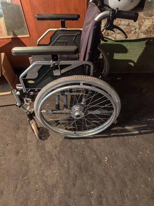 Продам инвалидную коляску
