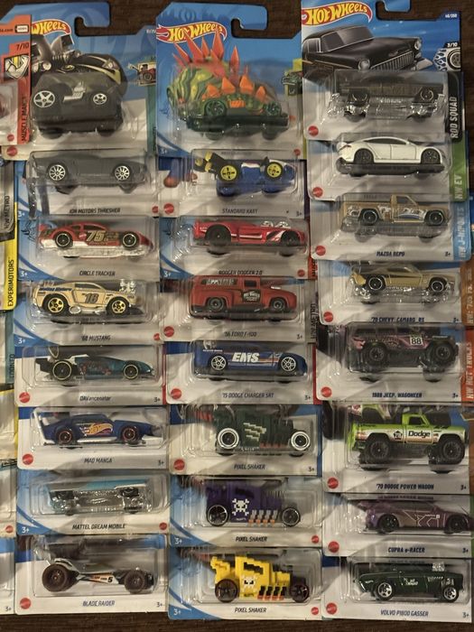 Lot masinute Hot Wheels (39 buc.)