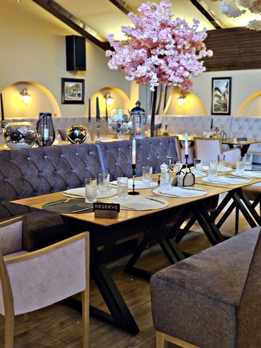 Трапезна/ холна маса от дъб с метални крака- скосена