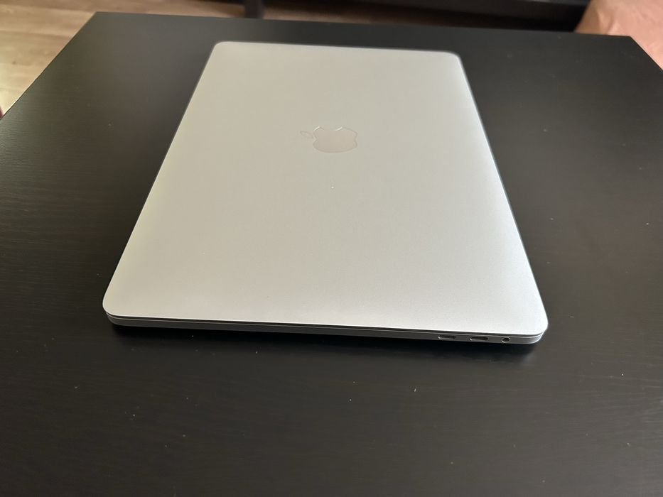 Macbook Pro 13" A1706 i5 16 GB RAM 256 GB SSD 619 cicluri