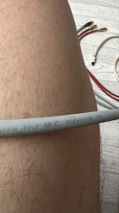 Межблочные кабели Van den Hul