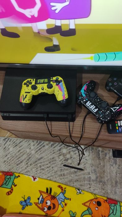 Продам Sony Playstation 4