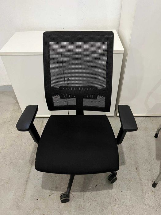 Офис обзавеждане Narbutas