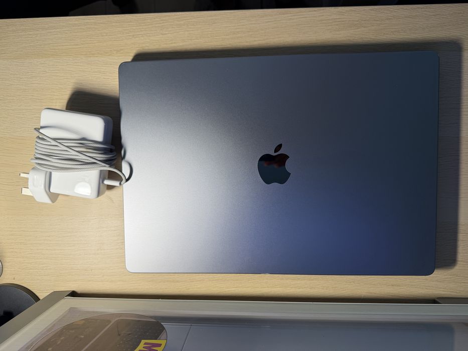 macbook pro m1 14 - Laptopuri oferte online | OLX.ro