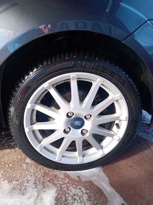Джанти с гуми за Форд фиеста 16ки