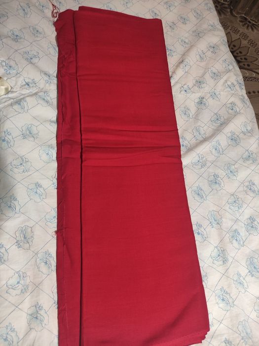 Материал красного цвета х/б