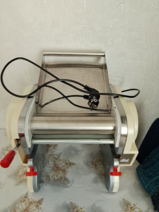 Тестораскатка с лапшерезкой.