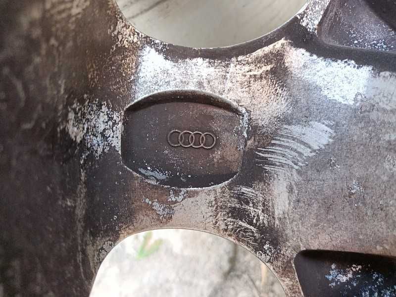Продам оригинальные легкосплавные диски на Audi.